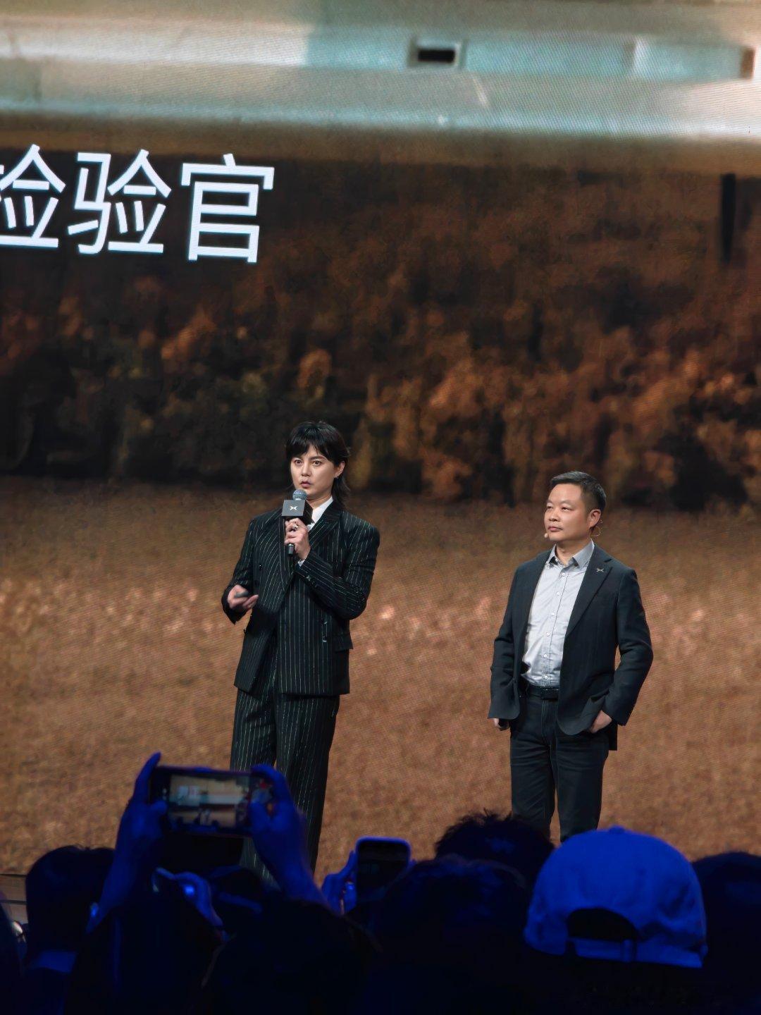 巴音布鲁克的王后演员里最有车感的尹正来了尹正来之前，居然在小鹏G9L睡了一晚上?
