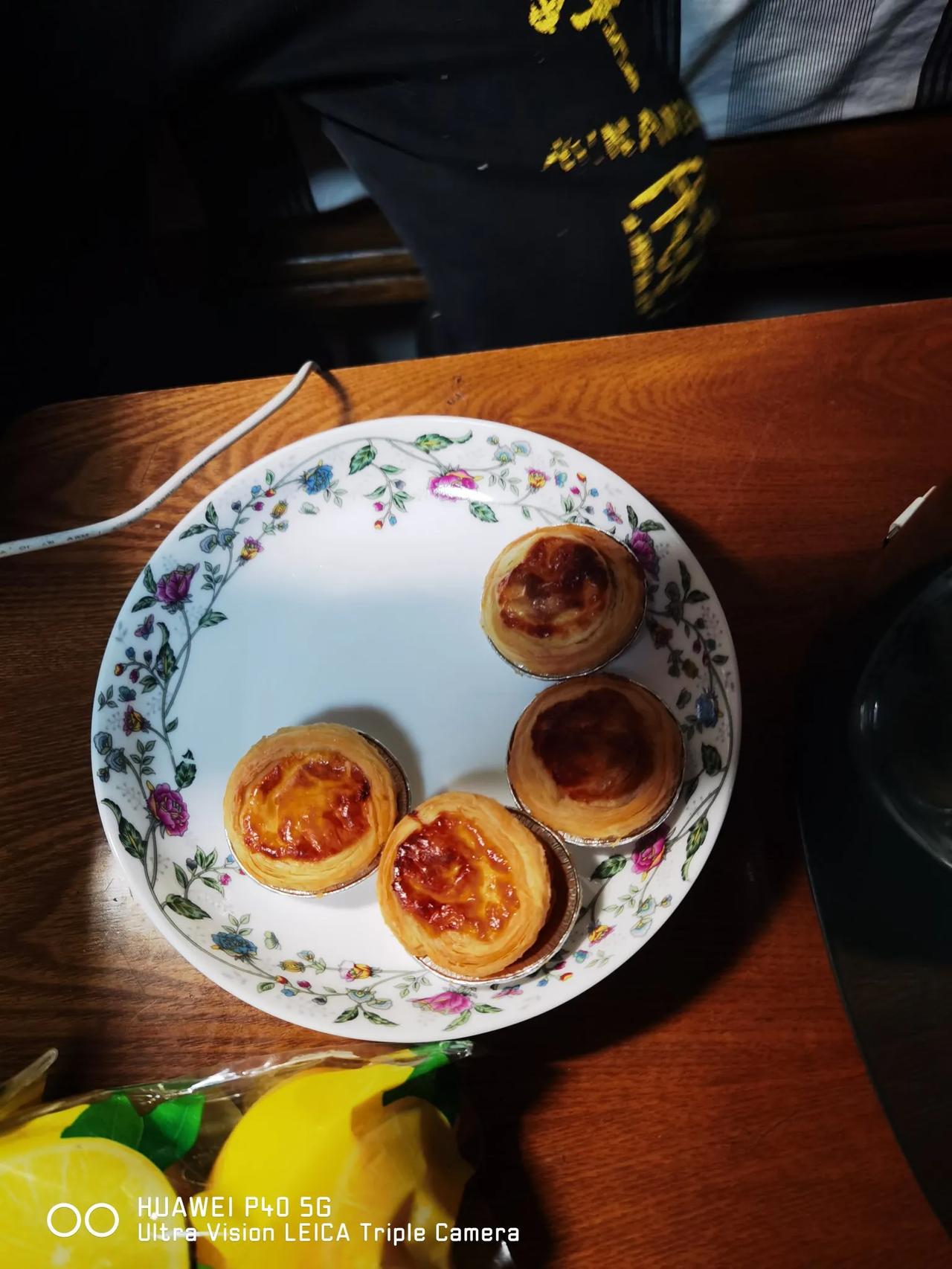 自己烤的蛋挞，就买了蛋挞皮，剩下都是自己搞的，儿子说好吃，特有成就感。