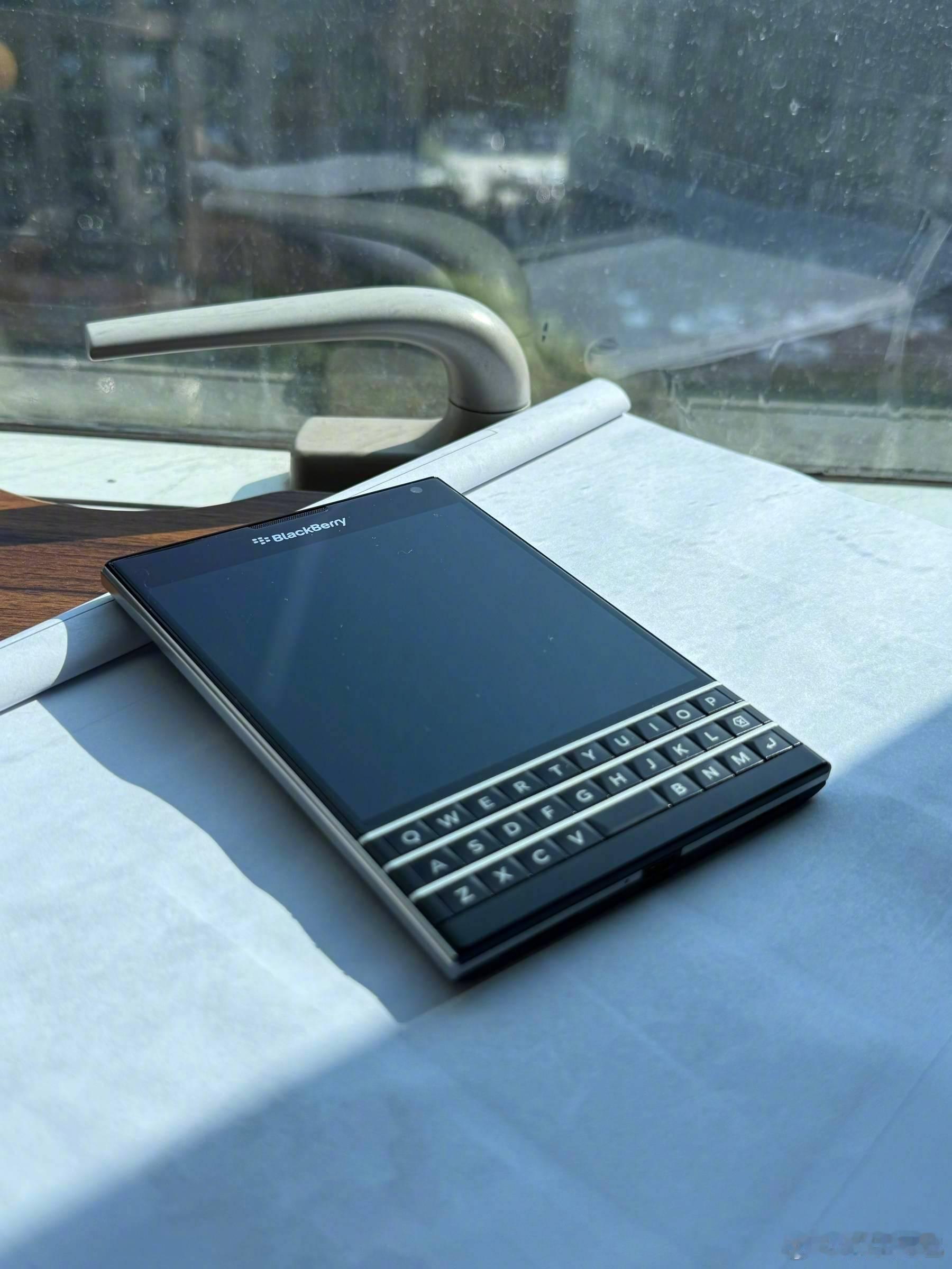 怀旧小抽屉 每次拿出来充电都要在心里默念一遍：真特么帅🤩来自：KKBIGKK 