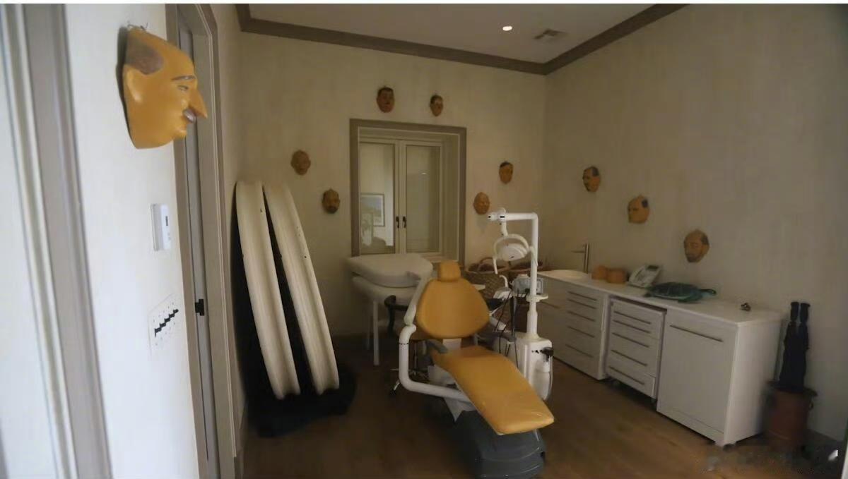 爱泼斯坦萝莉岛豪宅内部首曝！诡异面具墙配牙科椅，细节让人脊背发凉
 
12月3日