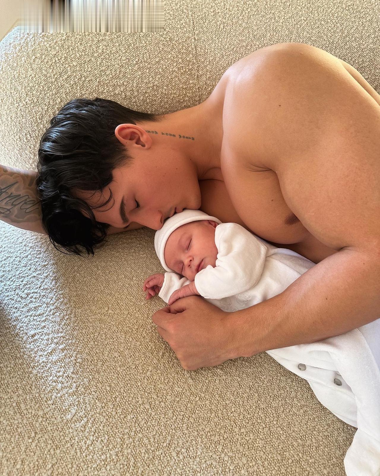 Levy Van Wilgen 做爸爸了！
恭喜他吧！