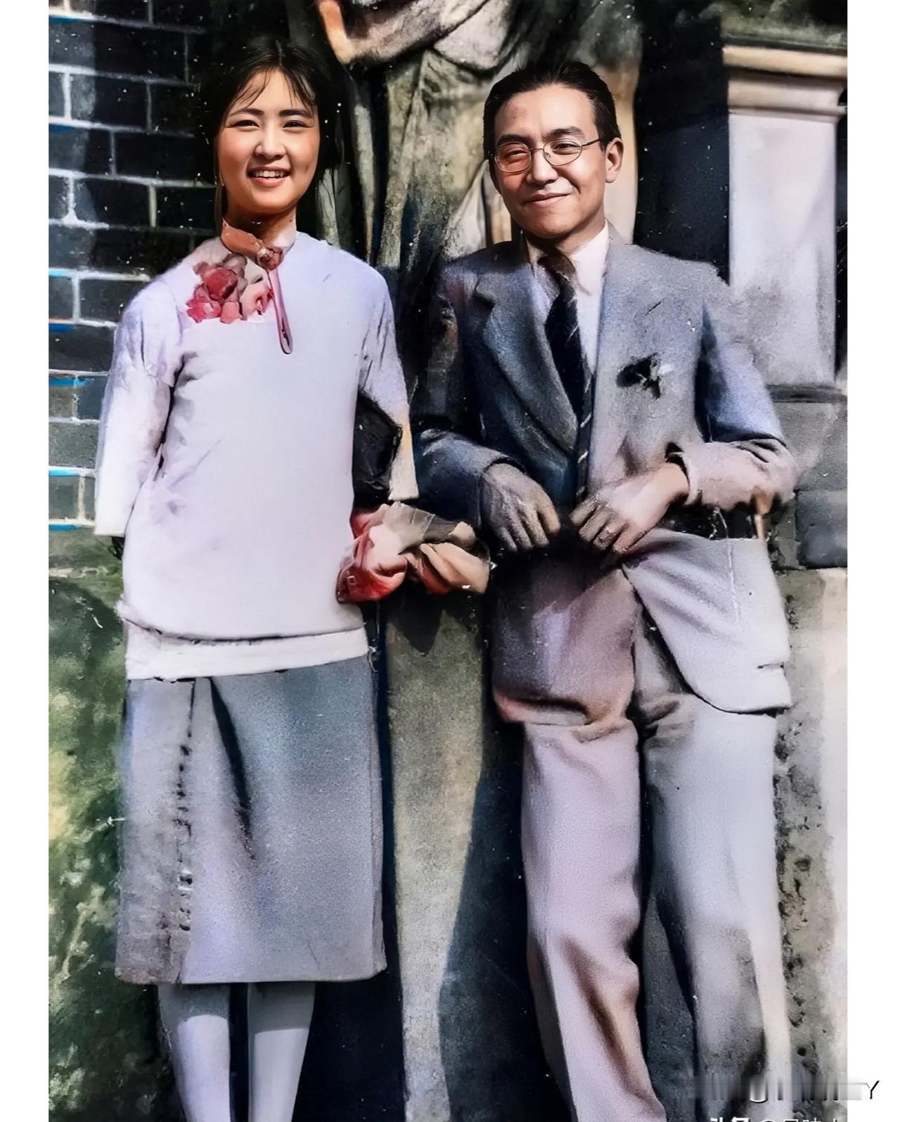 一张老照片，拍摄于1928年，这才是他们二人年轻时的真实貌相，并非演员饰演的角色