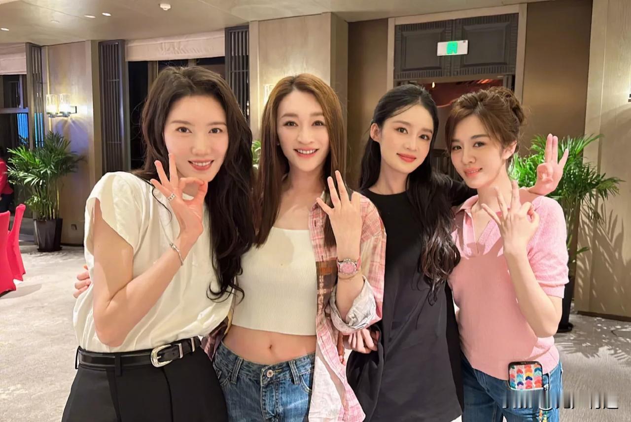 只要有李小冉存在的地方，其他人就都不够看了，不管是和她差不多的高露，还是比她年轻