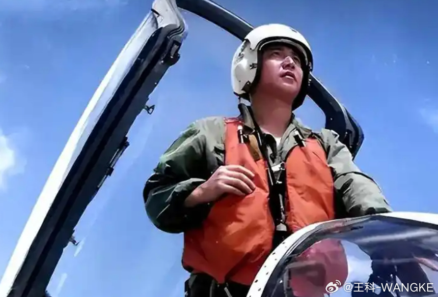 辽宁舰山东舰福建舰呼叫作为一名退伍老兵，听到三艘航母一起喊“81192，请返航”