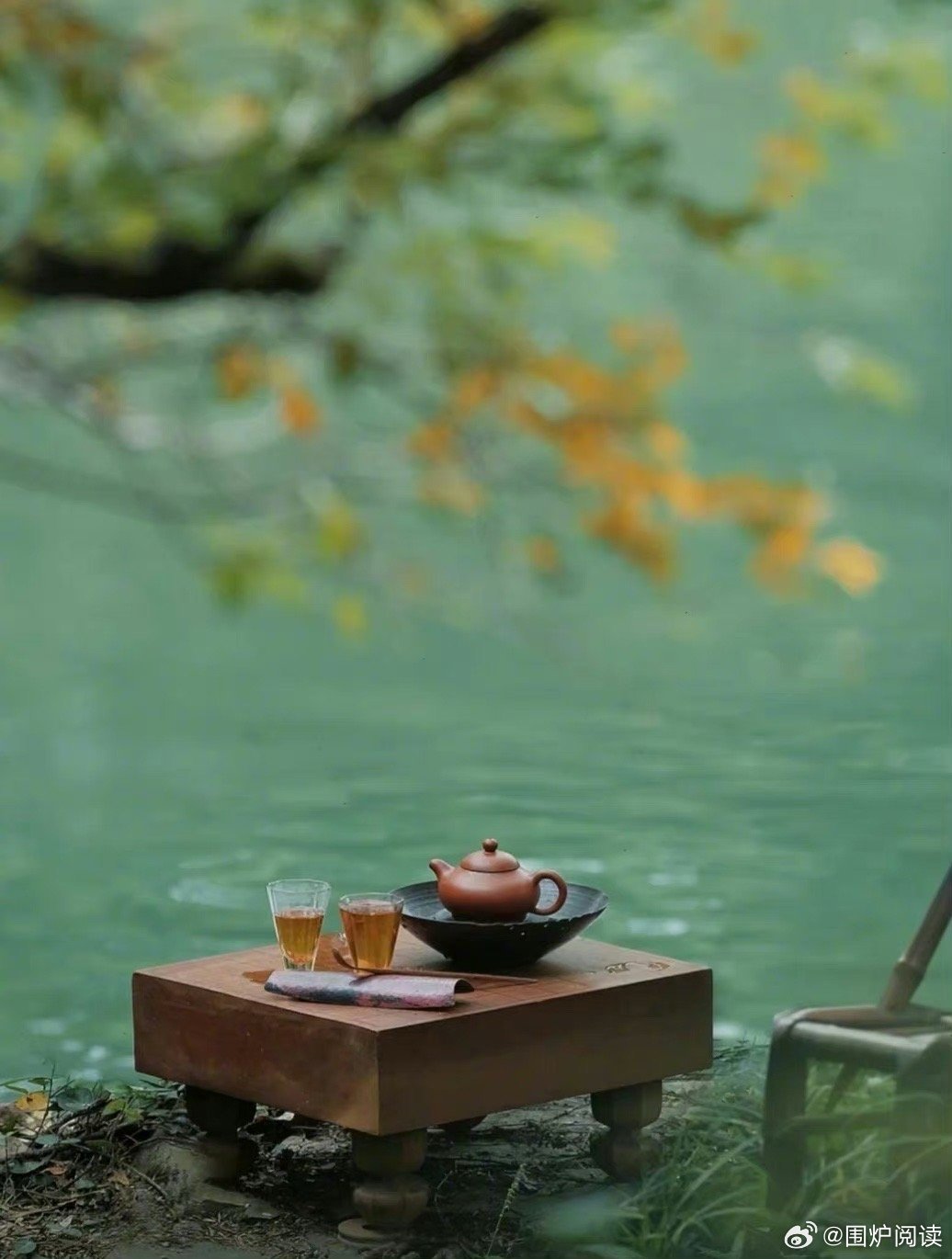 可遇不可求的事：后海有树的院子，夏代有工的玉，此时此刻的云，二十来岁的你。——冯