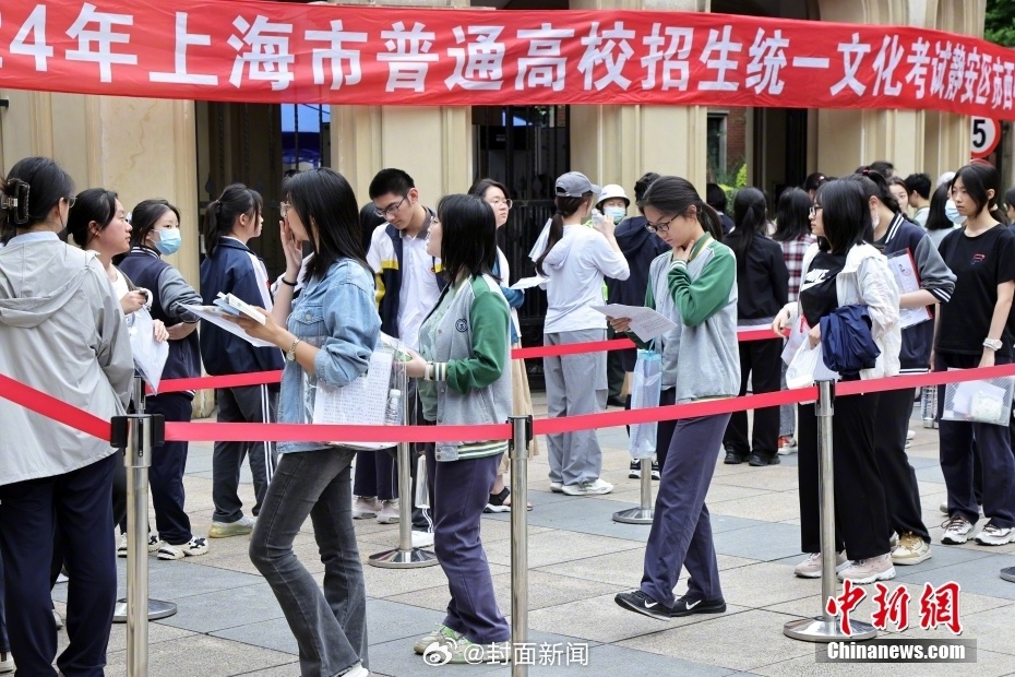 【#多地陆续公布高考查分时间#】2024年全国高考进入第二天，部分省份的高考将于