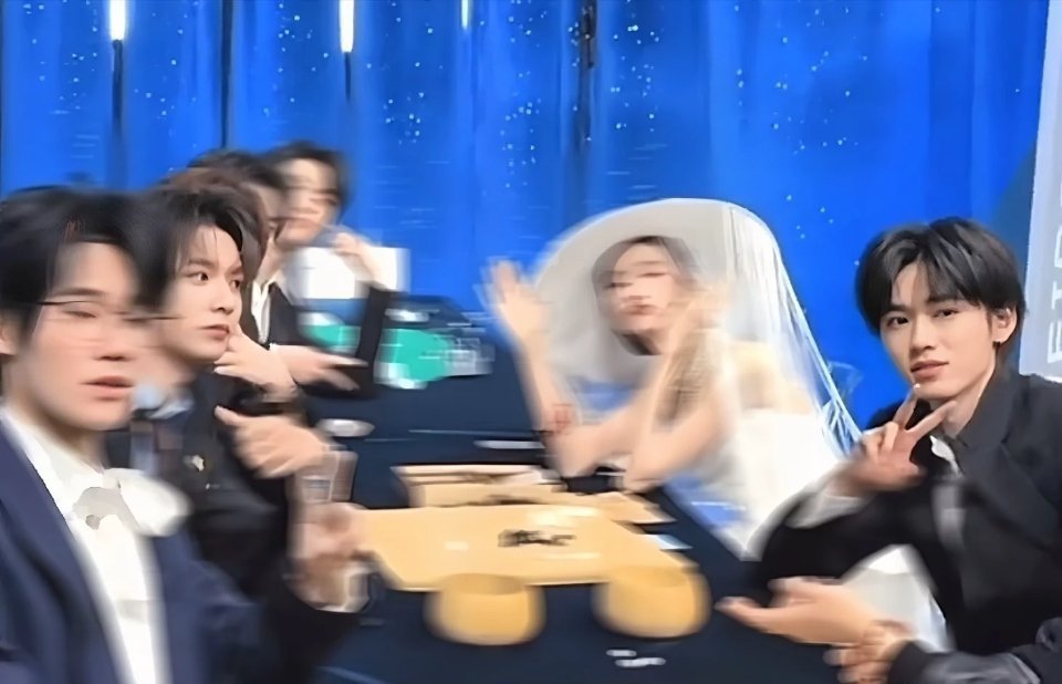 文轩 💕文轩 一起长大的约定 “睡得舒服就加钱可以加钱” 