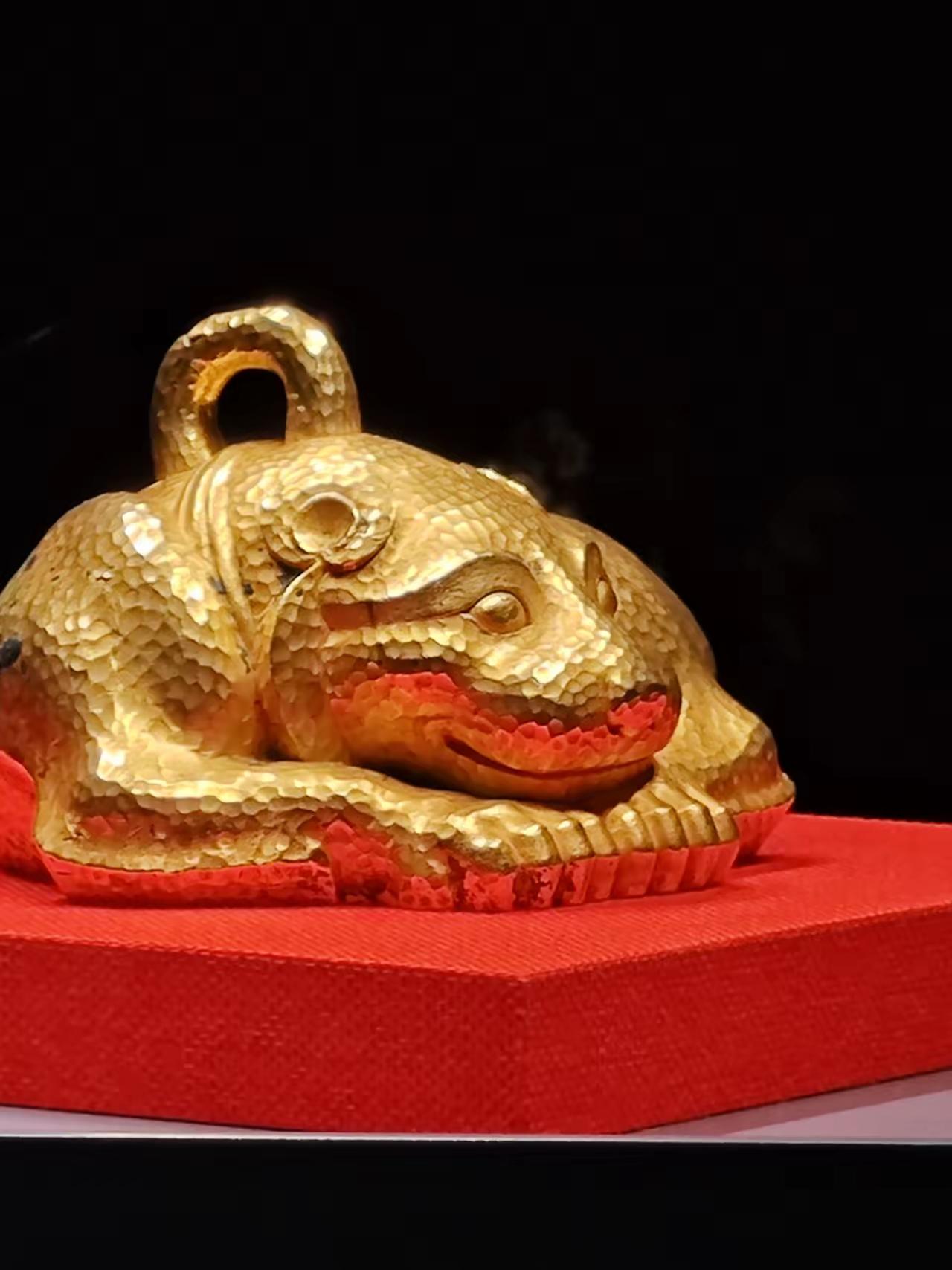 春节前的市场，空气里都飘着谨慎。
 
有人说节前未必降，但春节期间可能藏着“猛料