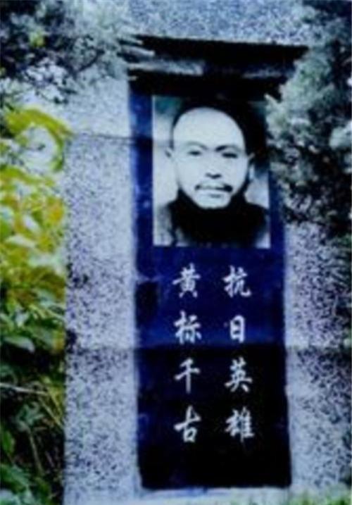 儿子做了“大汉奸”，母亲得知后羞愧自尽，儿子赶来吊唁还被哥哥扫地出门，此后多次被