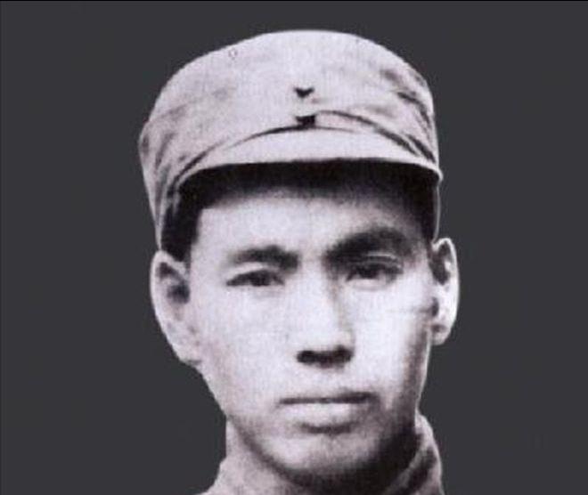 1938年夏天的一个下午，陈赓正在房间里换衣服，准备去开会，许世友突然风风火火地