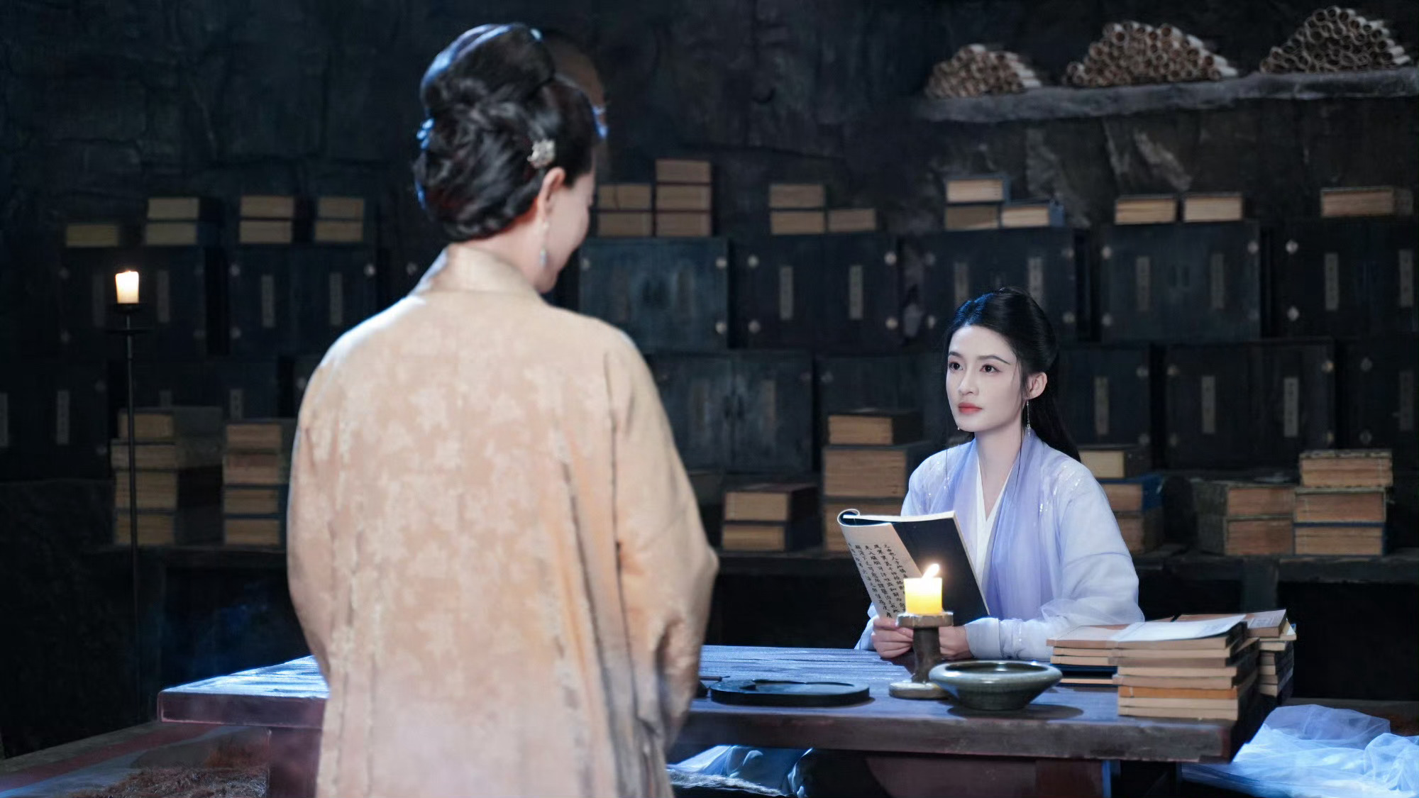 #李沁[超话]#  💚#李沁薛紫夜# 💚#李沁七夜雪# [哇]有一美人兮，见