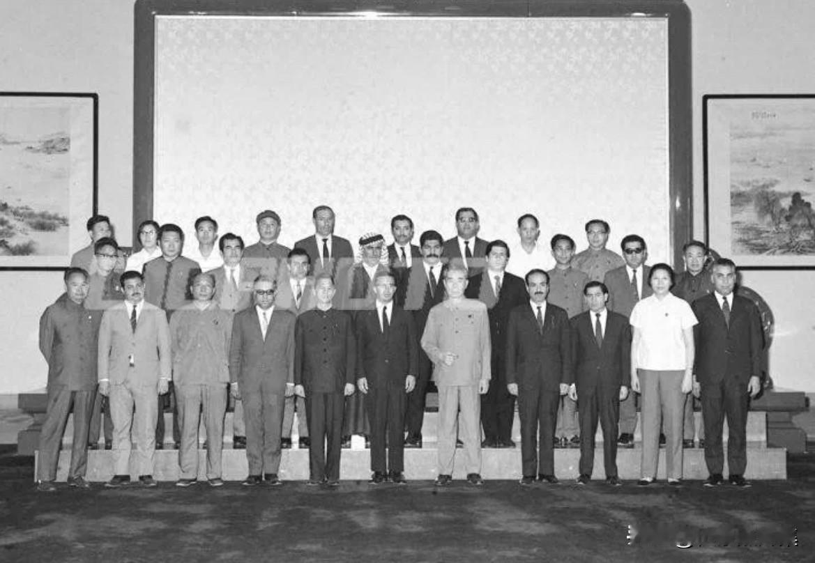 【周总理历史上的今天——6月21日】
1971年6月21日，周恩来总理在人民大会