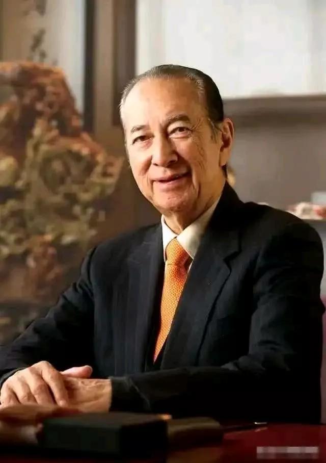1985 年，谢贤欠下了 1600 万赌债，被逼债，走投无路，妻子狄波拉经谢贤同