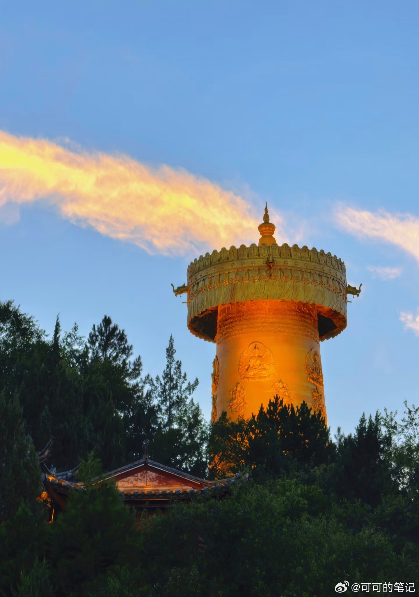 周一盘前思路指数短期内退潮转震荡结构，等待五日线拐头。周五情绪修复，载体主要是锂