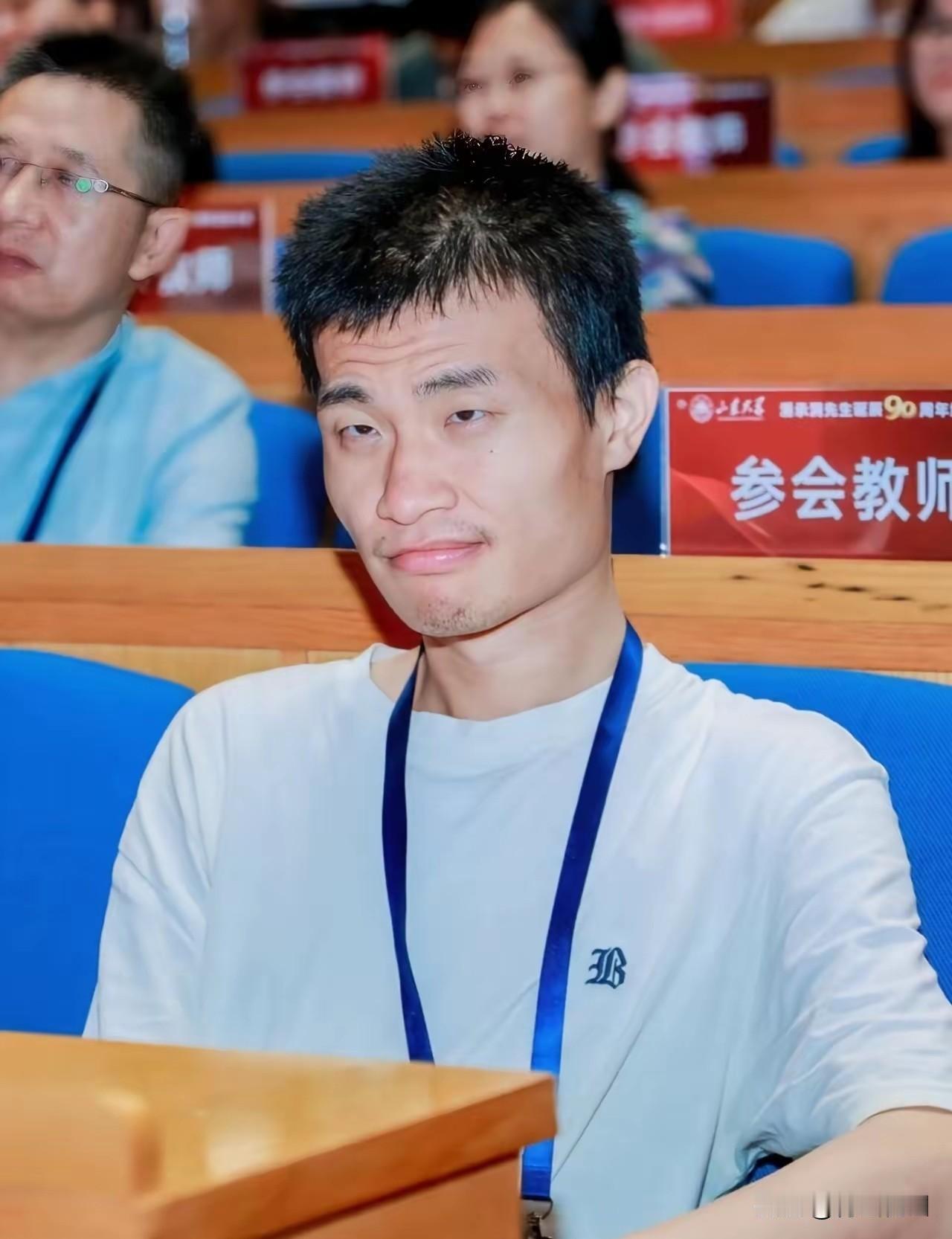 朋友们，韦东奕这事儿最近热议不少，但有些信息可能滞后了。最新消息是，人家在202