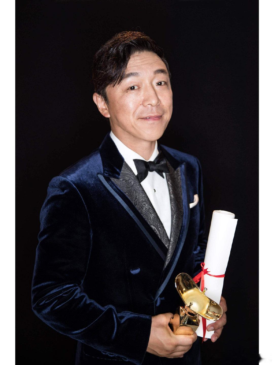 问界M9官宣双品牌大使 叔圈顶级阵容重磅登场，两位影帝凭借精湛演技收获大众喜爱，