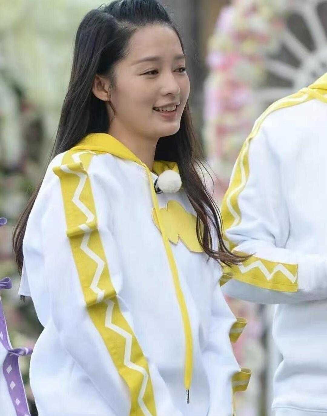 李沁素颜真纯净，郑恺见了估计得夸 ​​​