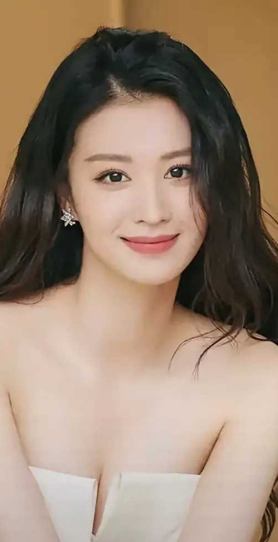 王楚然跟刘亦菲相比，谁更好看更有气质呢？ 