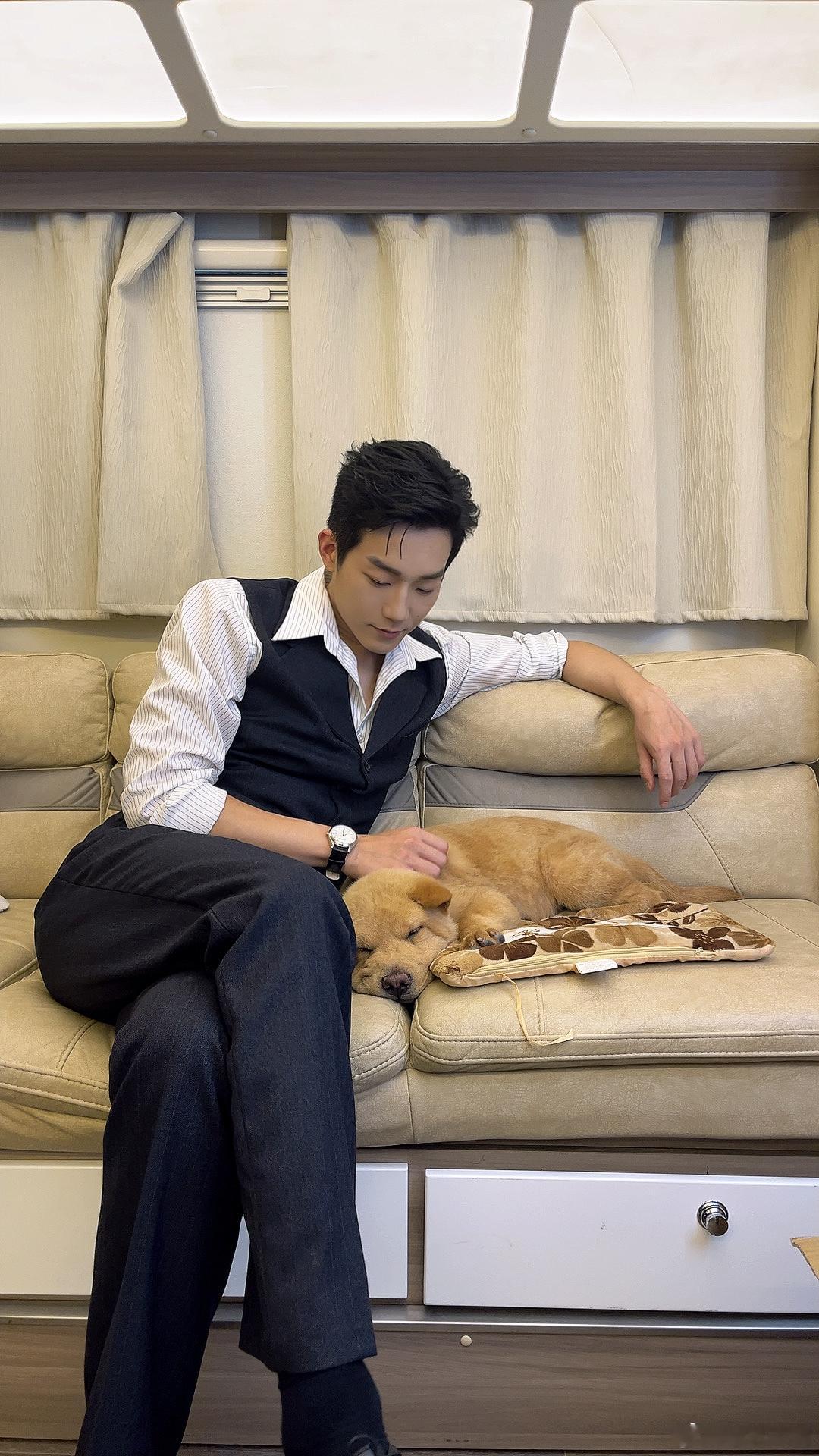 马思超收官发网盘链接元鸿圆满收官，马思超对细节的把控恰到好处，使人垂直入坑。收官