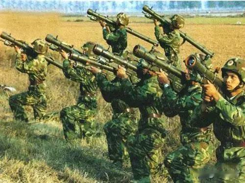 CNN报道称中国将向伊朗提供肩扛式防空导弹，引发关注。中国驻美使馆迅速辟谣，称信