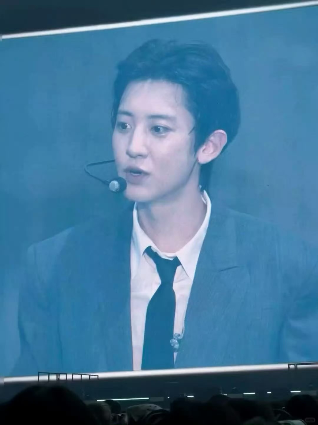 今天大屏状态超级无敌好的朴灿烈，帅得不知今夕是何年了