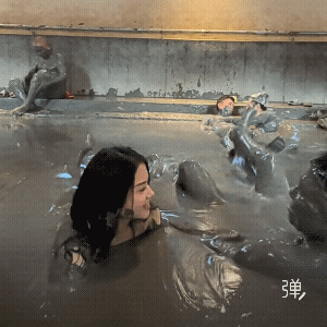 梅州热矿泥温泉度假村
中国两处热矿泥之一！
有机会一定要带着老婆去享受一次！[比