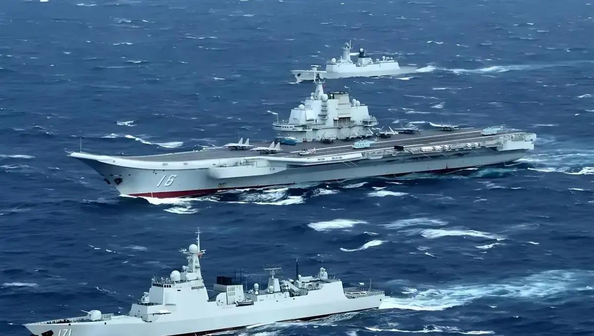 这事儿闹得沸沸扬扬的！上周五下午，在冲绳东南边的公海上，日本自卫队的F-15战机