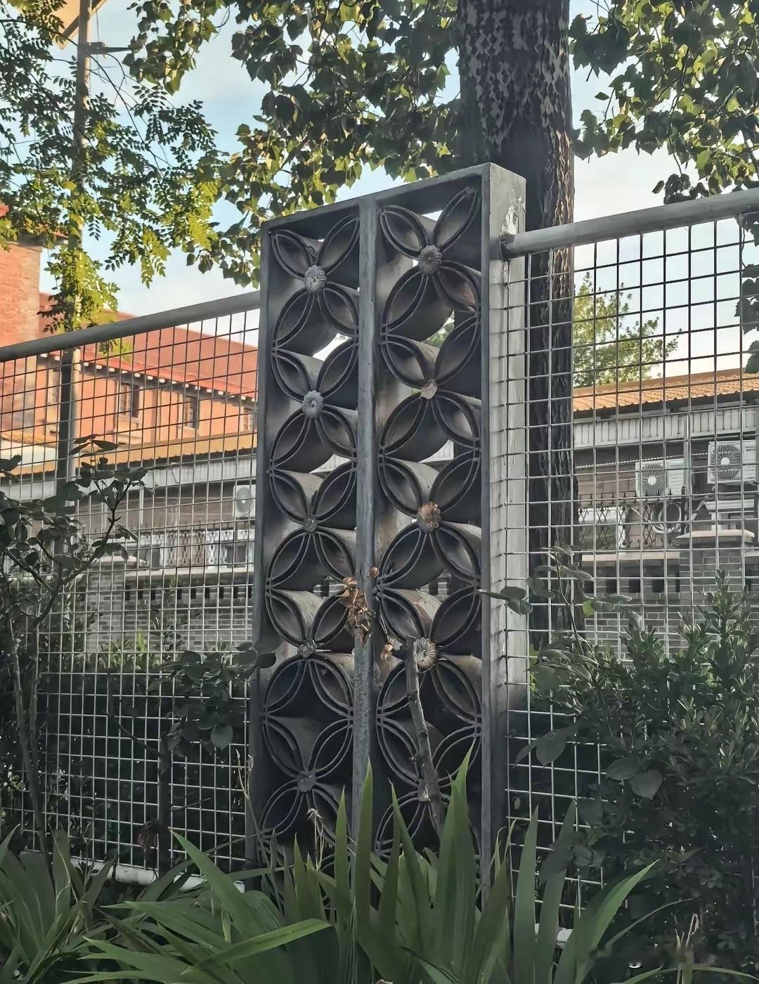 四叶草🍀图形美观大气，在我国无处不在，请用一张图证明你发现的四叶草元素。