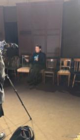 别睡了难得陈伟霆直播 米兰时装周刚以深V红西装压轴走完秀，转头就开直播宠粉，这连