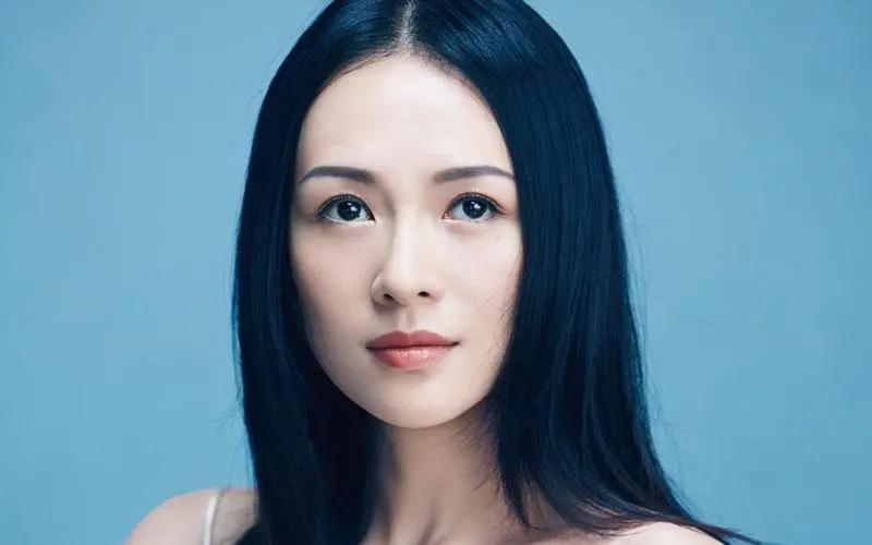 章子怡说：“我做不到，所以只能拒绝嫁入豪门。”霍启山则说：“以后娶妻，我希望能找