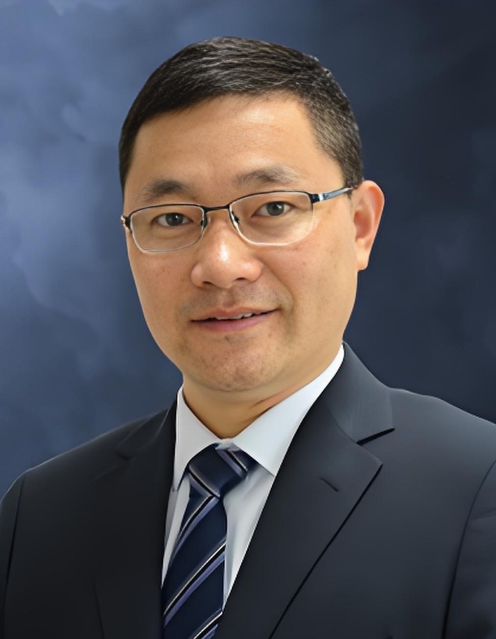 郑海荣，安徽长丰县人，46岁当选中科院院士，打破了国外四十年的磁共振垄断。
他放