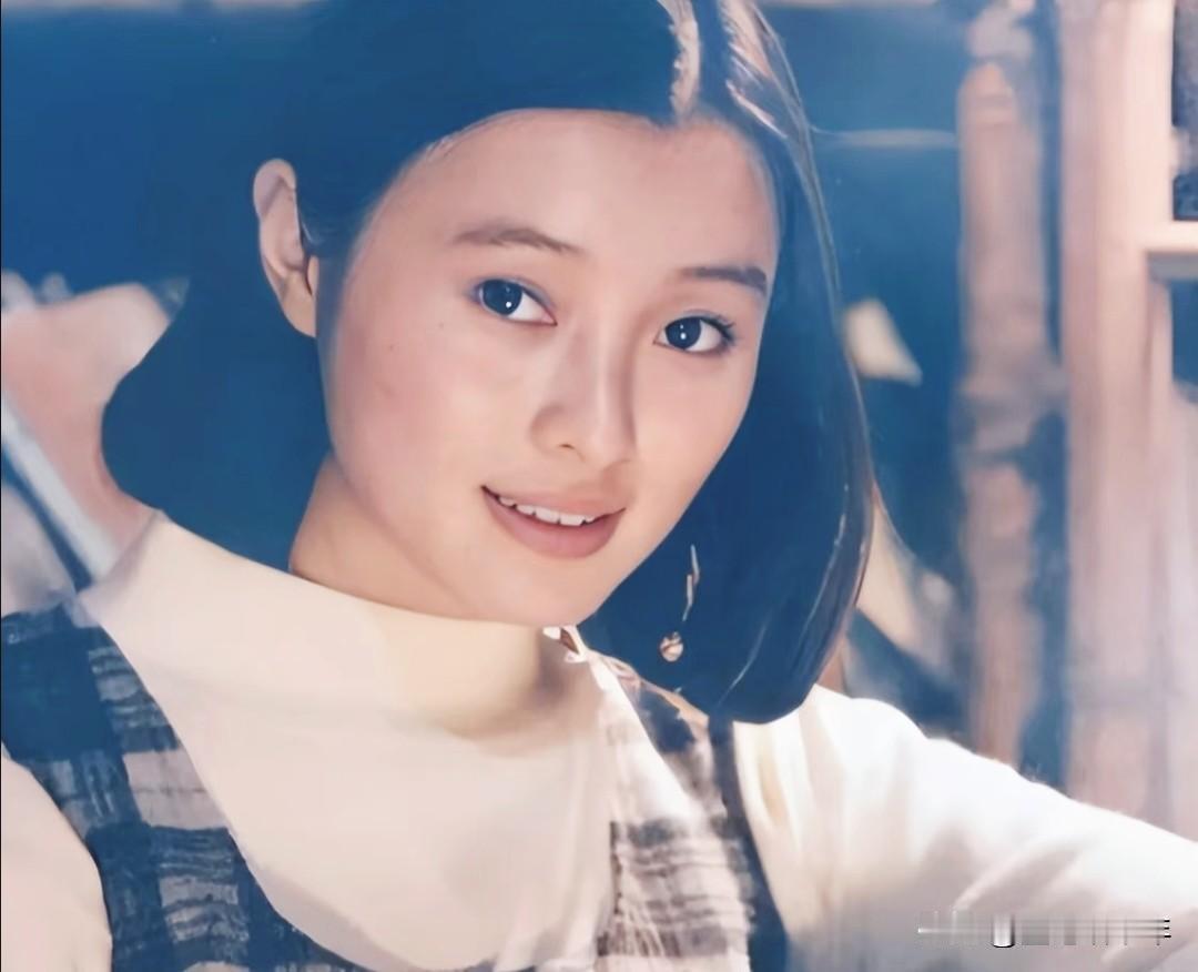 吴越赢麻了！

宝子们，吴越在颁奖礼上捧起奖杯，那从容劲儿绝了！与陈建斌分开20