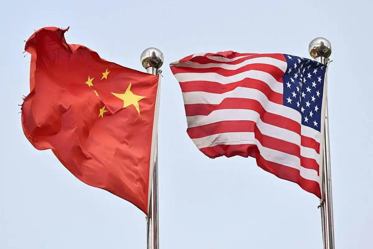 美国小伙亲述：FBI 盯上我，只因说了句真话？
近日，一位 1999 年出生的美