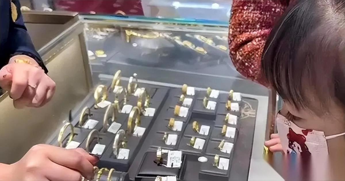 10岁娃理财太猛了！

连续3年买黄金攒30克

你敢信吗？河北廊坊一10岁女孩