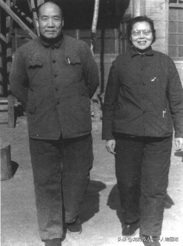 1968年春,李达、张乃一夫妇于家中