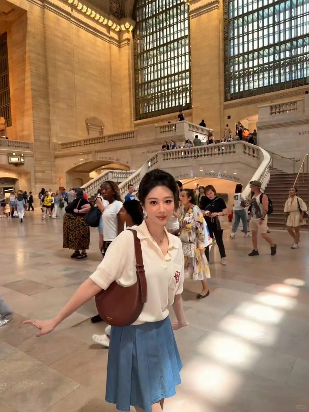 杨紫杨紫董竹君 杨紫玉兰花开君再来 想给你我的小心心，也想为你摘下满天的小星星.