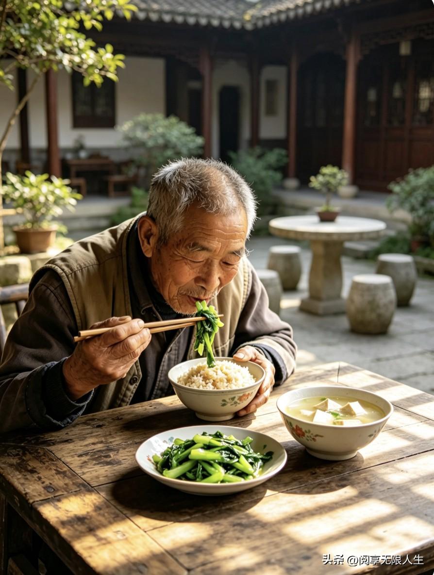 一位80岁的老者说：​​“从某种程度上来讲，一碗粥，一碟咸菜，人就可以吃饱。活着