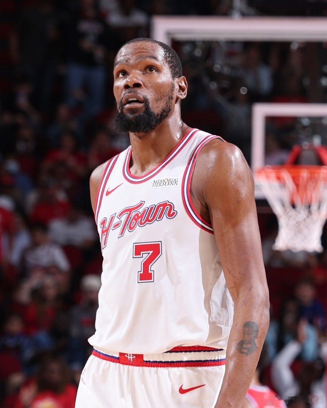 杜兰特因伤￼确定缺阵对湖人￼的系列赛第四战！！目前火箭0比3落后湖人！！ 杜兰特