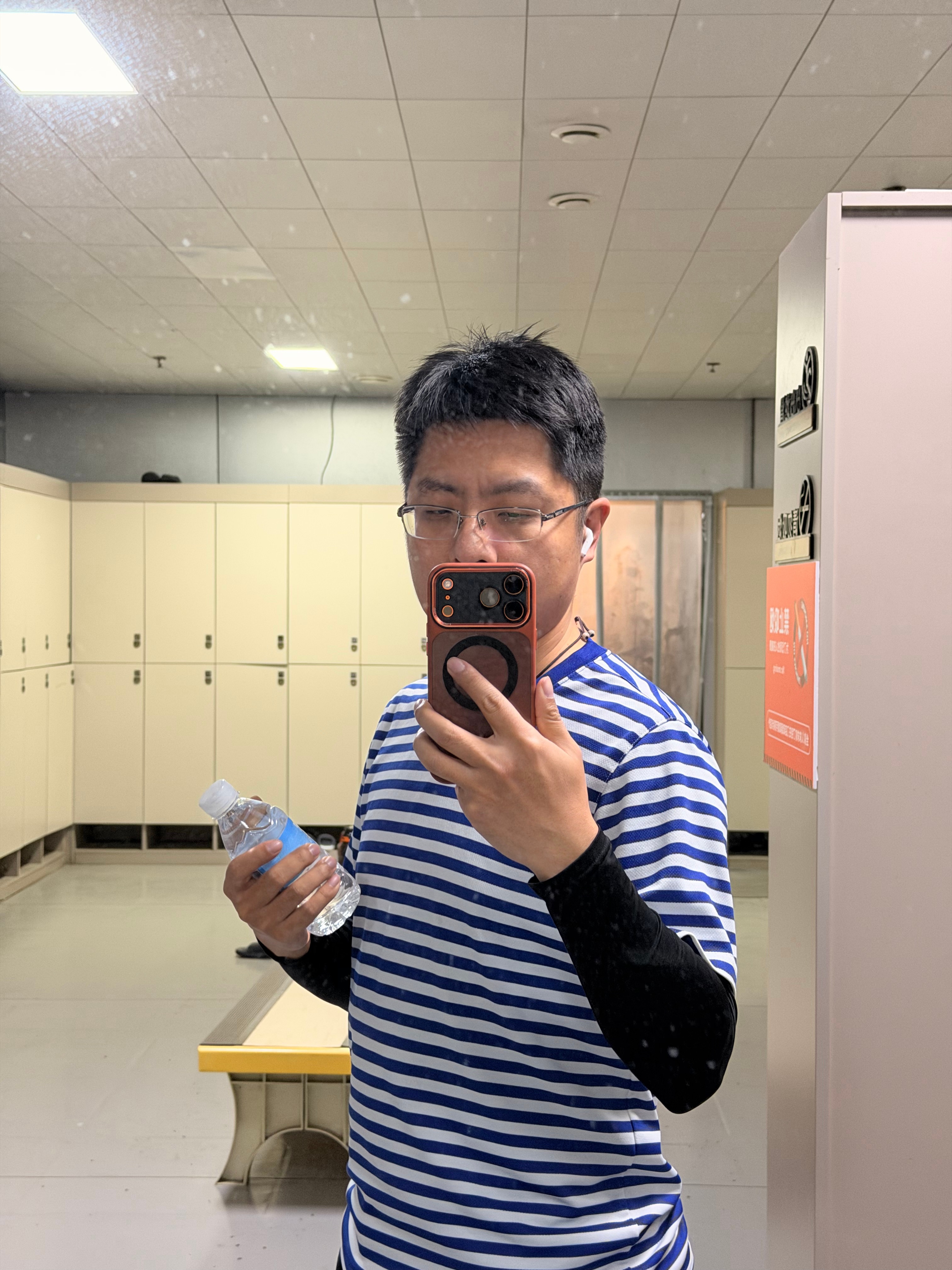 好好好，周末来健身，到了想起来没吃早饭