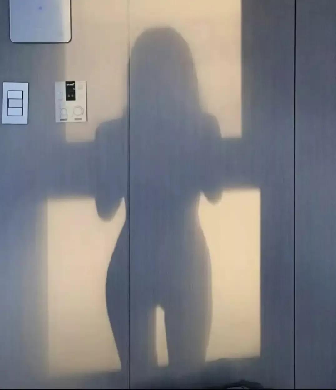 夜半三更，惊悚的美。让人不由得想起曾经的《聊斋志异》，如今的都市传说。就问你，深