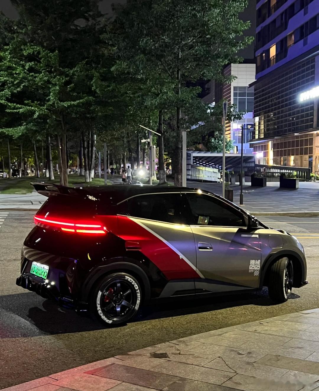 哈哈哈哈哈哈，比亚迪海鸥设计师在小🍠上分享自己的改装。被网友质疑「完全变味了 