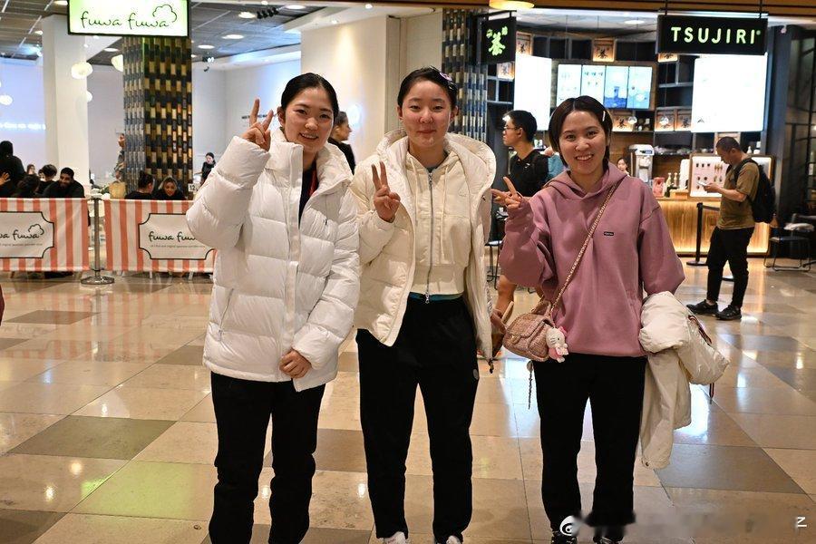 木原美悠、张本美和、平野美宇在伦敦商场的合影📷✌🏻cr·平野美宇桌球应援团 
