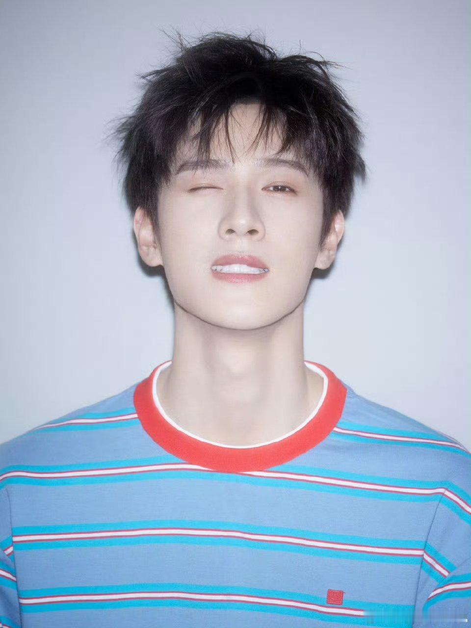 ​​​李昀锐拍戏受伤，注意安全，要多注意安全啊小林 ​​​