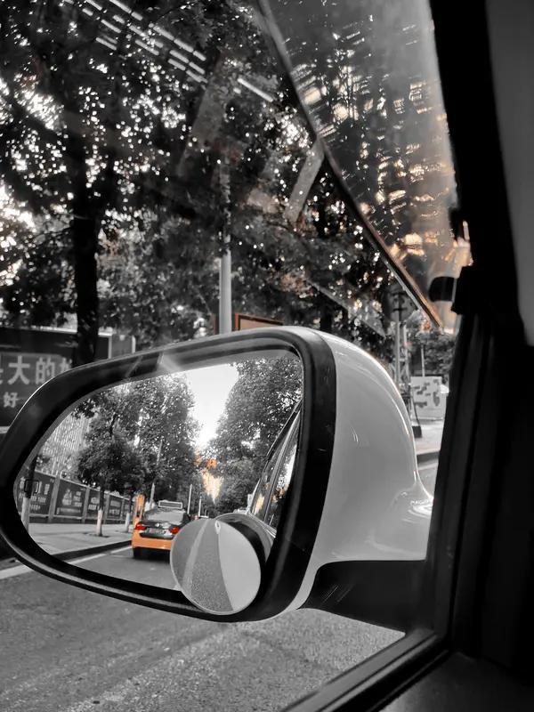 别再内耗了：人生最好的活法，是放过自己
 
你有没有过这样的时刻？深夜躺在床上毫