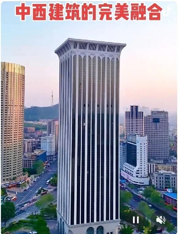 大连市的地标建筑：大连希望大厦，30年前（1996年）建成，是大连最美最大气的建