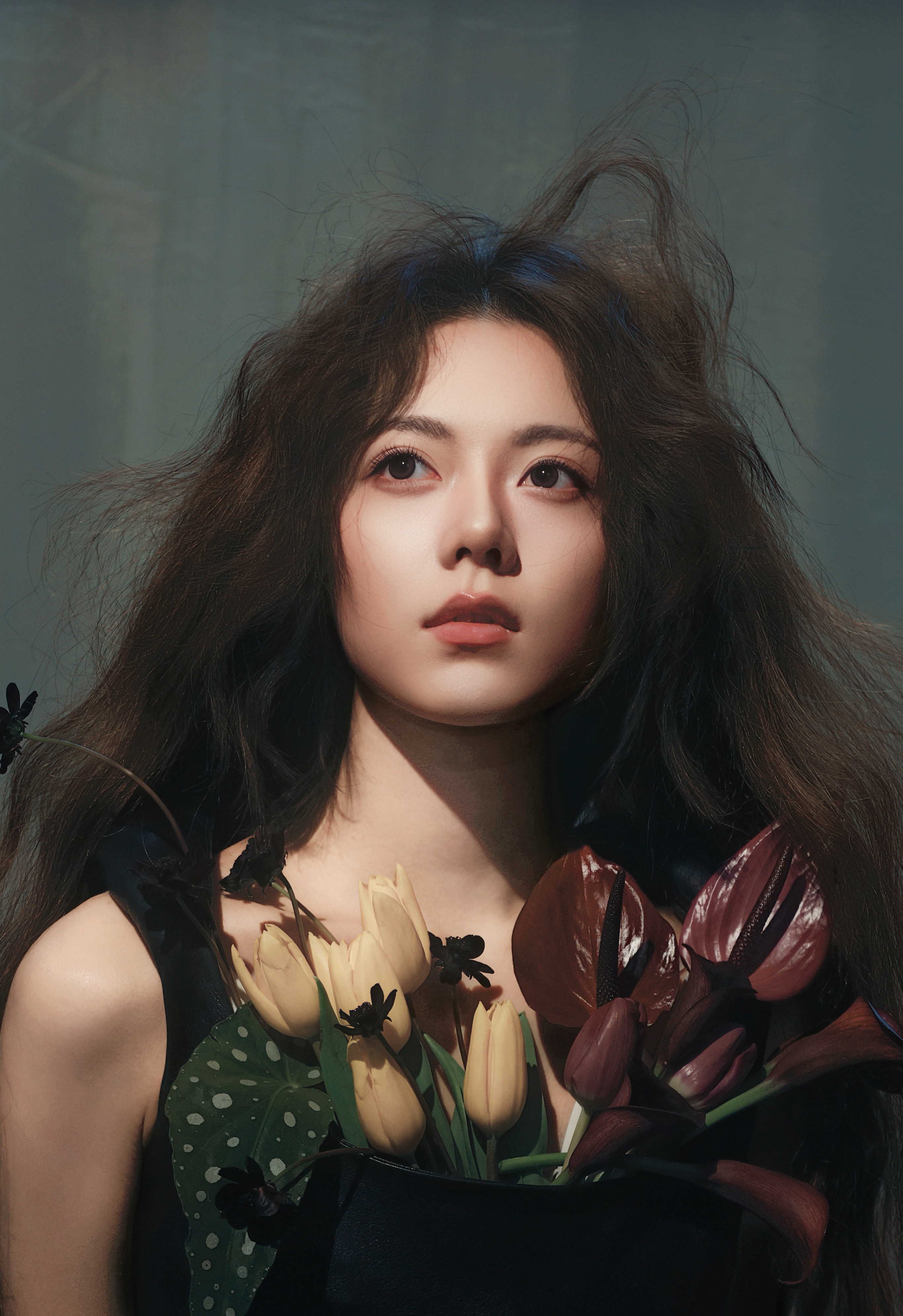 赵今麦Wallpaper封面 绝美花絮两张 💐 