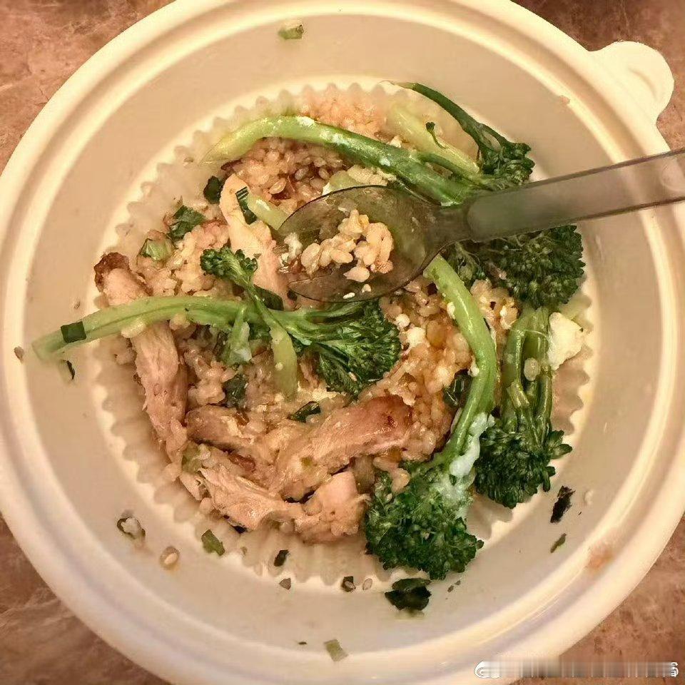 范丞丞已经很瘦很瘦了，居然还得减肥啊，是不是在为进组做准备呢范丞丞开始减肥第一天