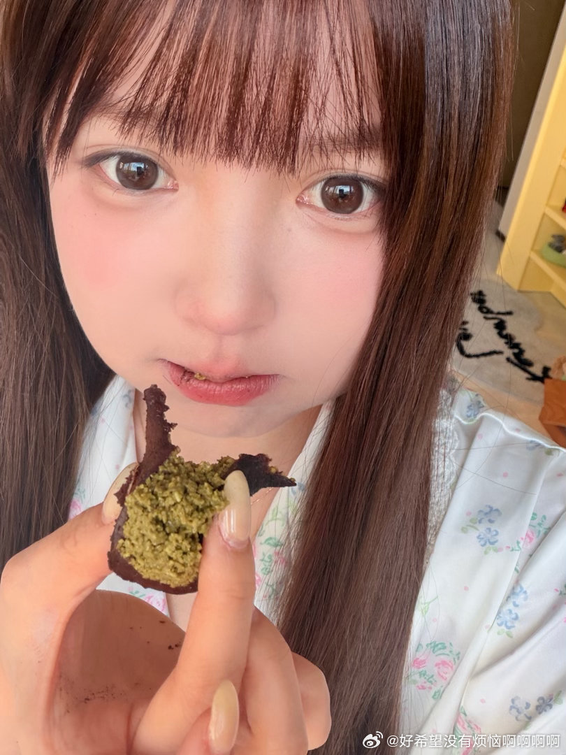 迪拜巧克力好吃！！！一点也不甜 ​​​