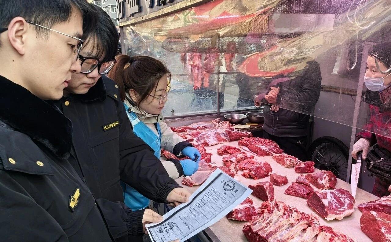 聚焦早夜市食品安全 重拳整治假劣肉制品

民以食为天，食以安为先。肉制品作为百姓