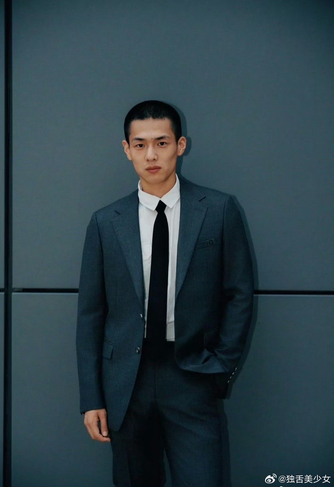 低音惊艳却因失误无缘晋级？卢飞扬现场获阿云嘎力荐结识王晰 ，还互加联系方式！这次